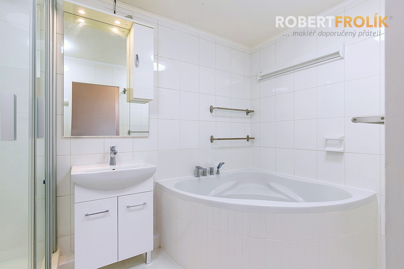 Částečně zrekonstruovaný byt 3+kk s lodžií - Praha