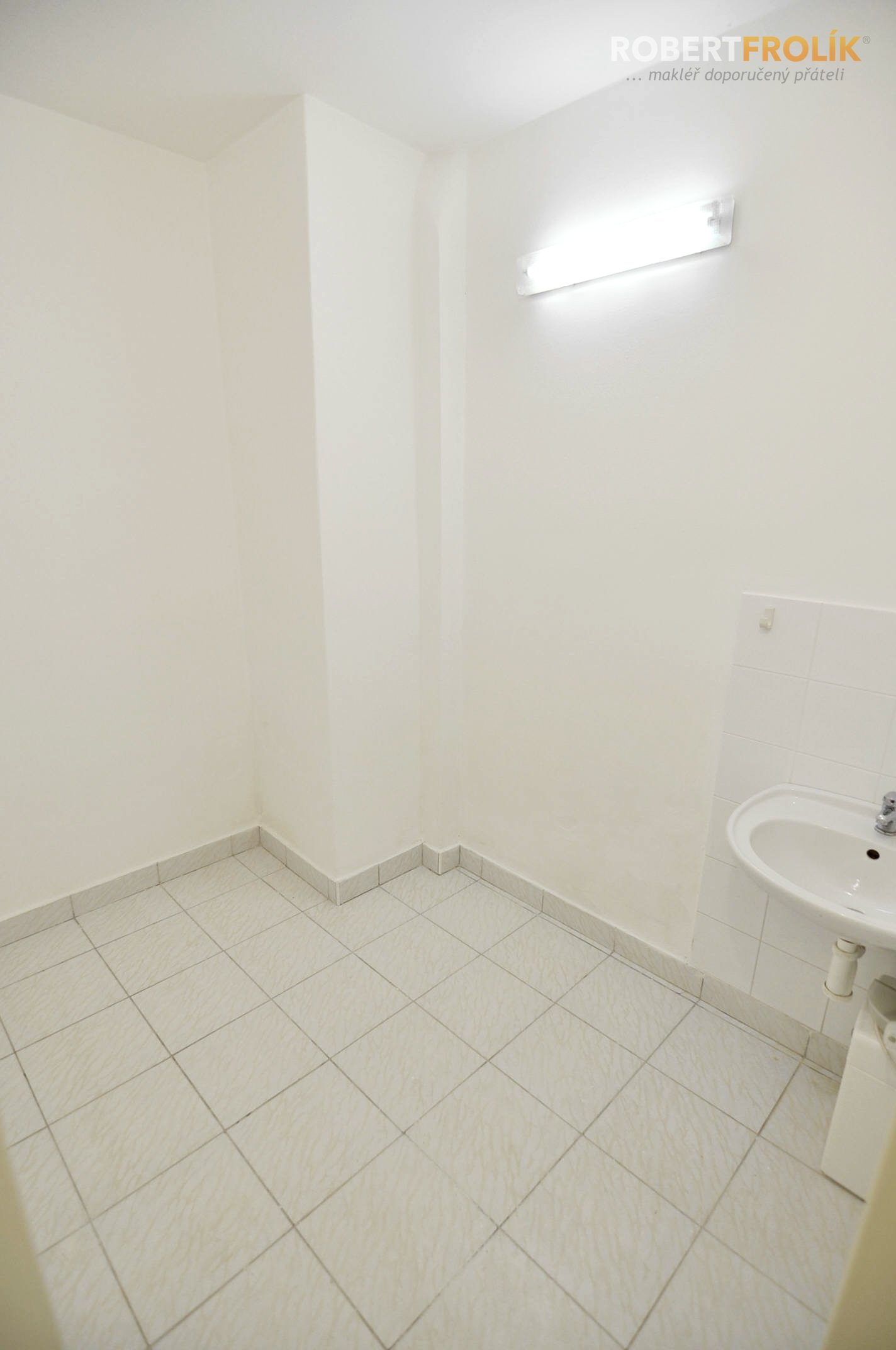 Nebytový prostor k pronájmu - Praha 6, Bubeneč - Eliášova - kuchyňka / sklad