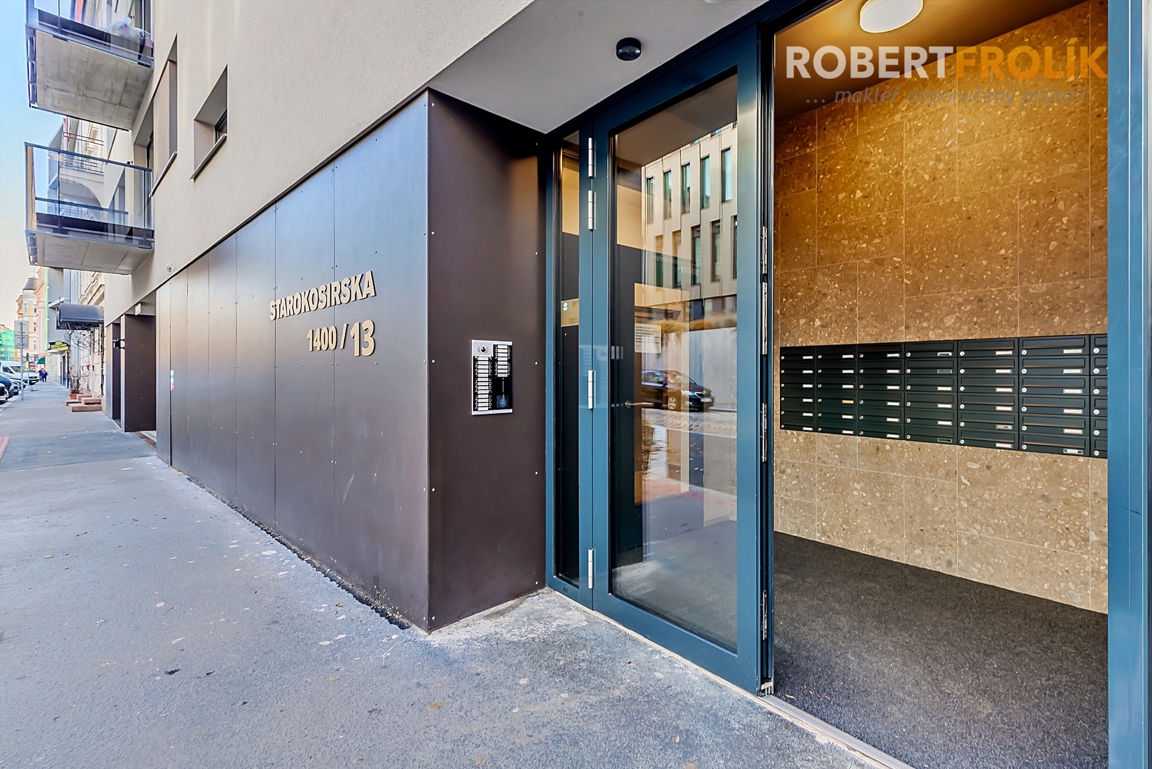 Nezařízený byt 3+kk s balkonem a garážovým stáním - Praha 5, Košíře - ul. Starokošířská - projekt Starokošířská Avenue - vstup do domu