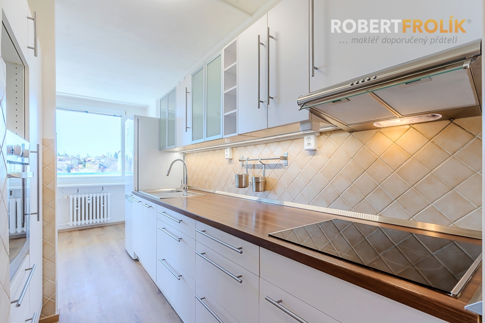 Částečně zrekonstruovaný byt 3+kk s lodžií - Praha