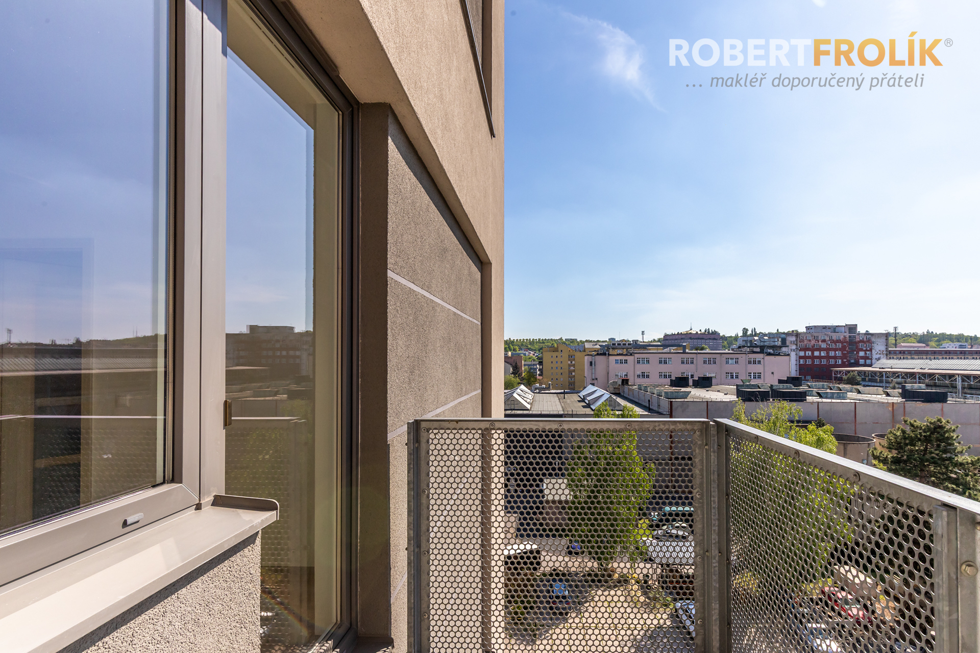 Nezařízený byt 2+kk s balkonem a garážovým stáním - Praha 9, Vysočany - Freyova - Residence Eliška - balkon