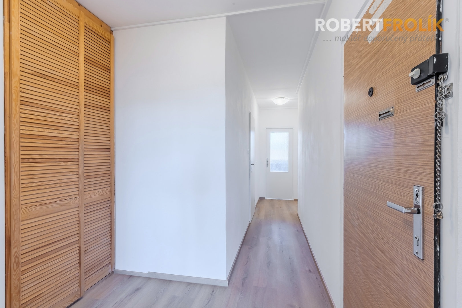 Částečně zrekonstruovaný byt 3+kk s lodžií - Praha