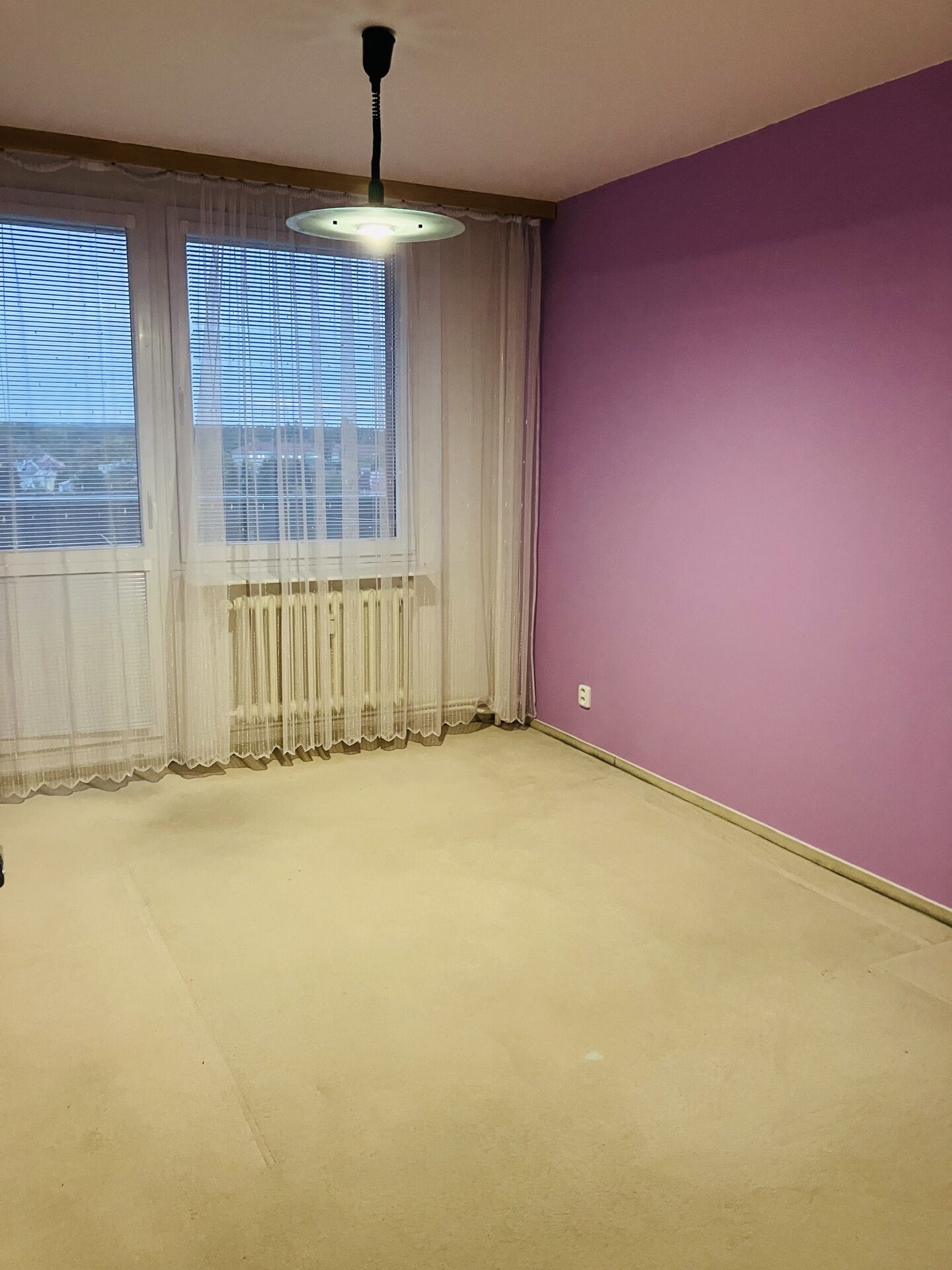 Pokoj se vstupem na menší lodžii
