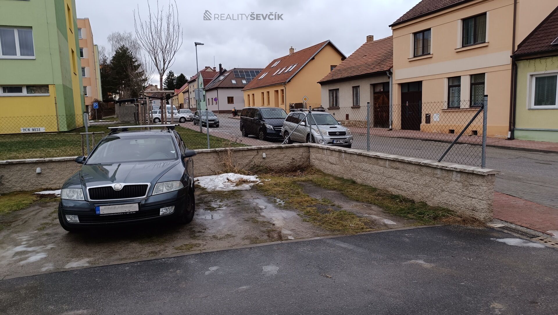 parkovací stání u domu