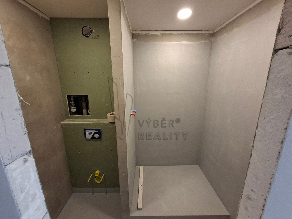 současný stav koupelny a WC