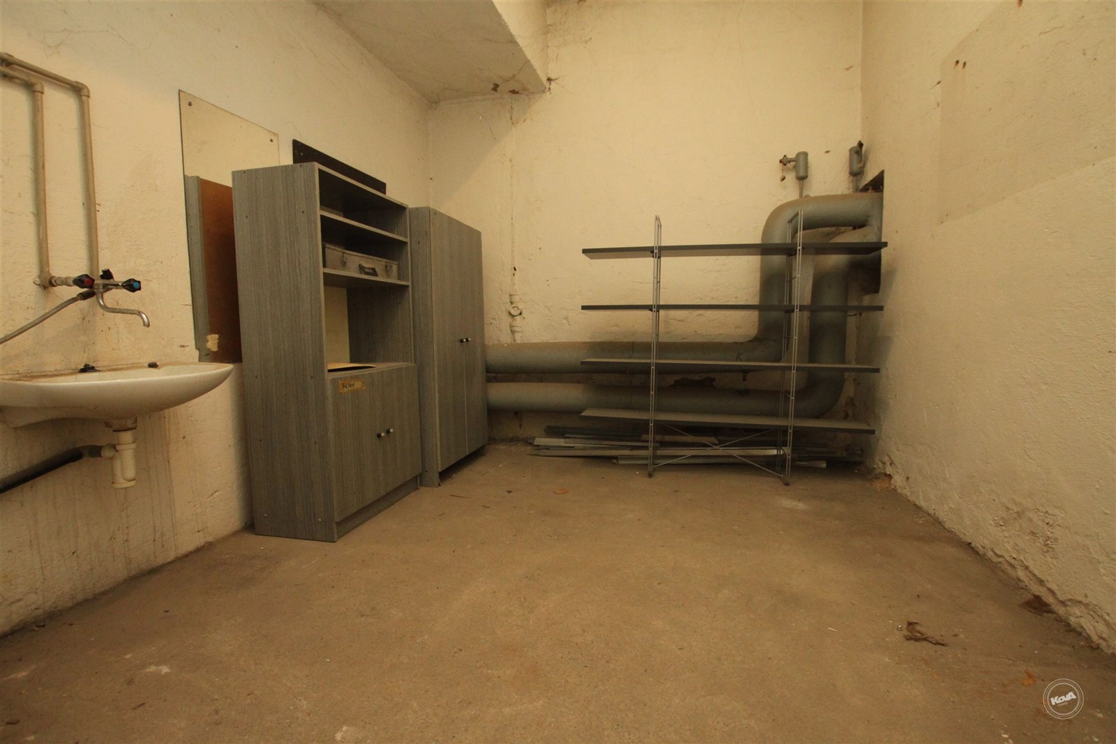 skladový prostor o velikosti 16 m2, zavedená voda 