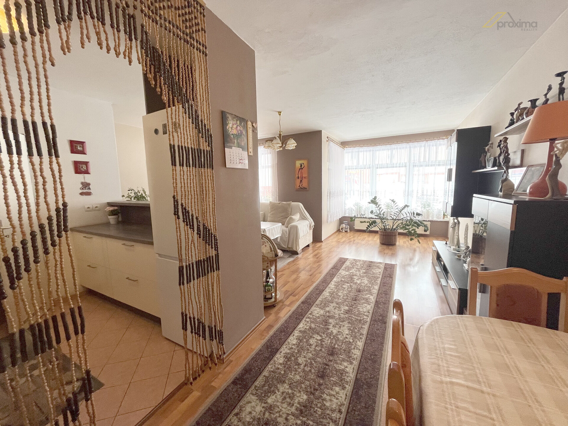 Obývací pokoj s kuchyní a jídelnou