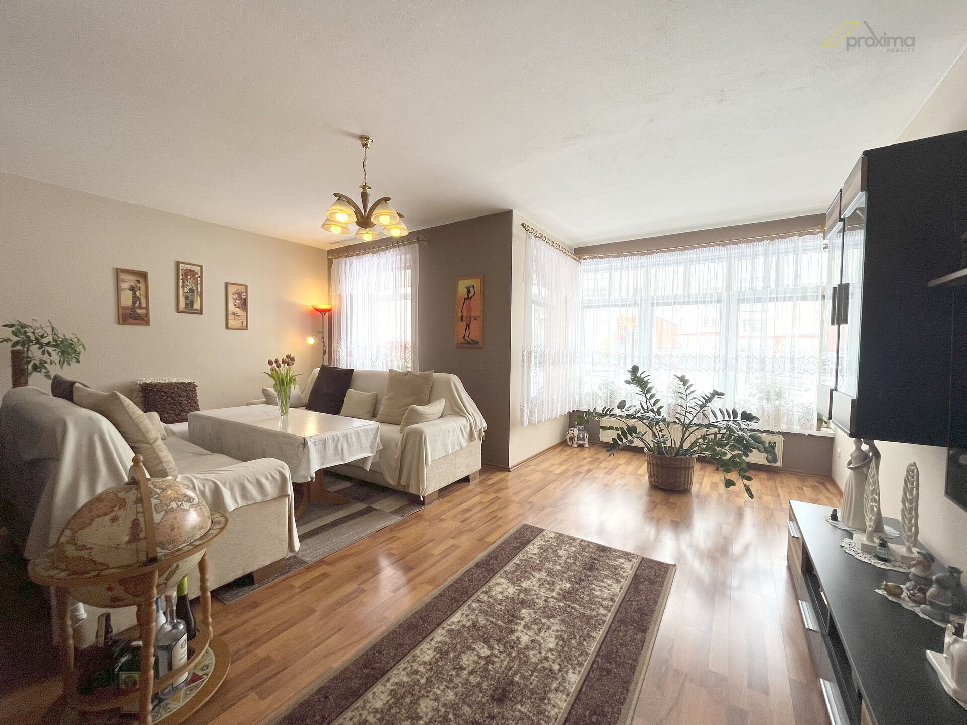 Obývací pokoj s kuchyní a jídelnou