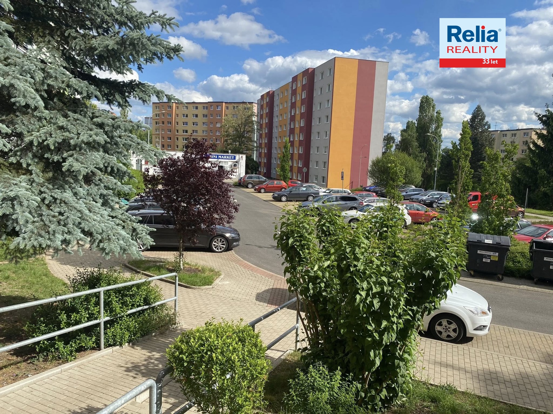 N50665_Před domem_1