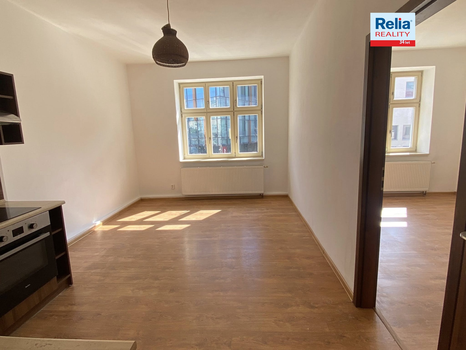 N50839_Z kuchyně je vstup do obývacího pokoje