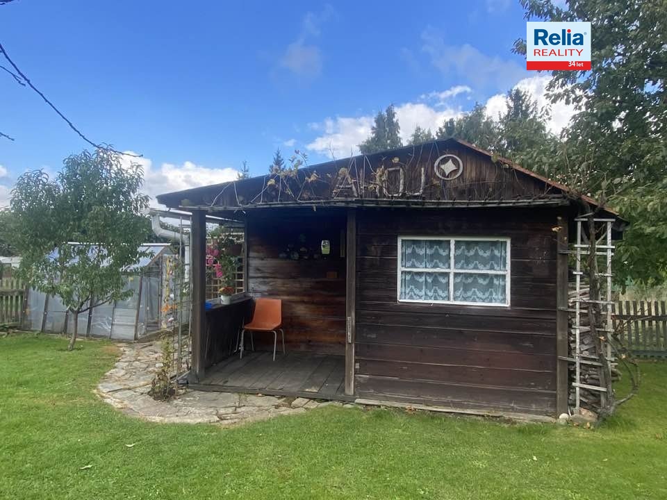 N50780_chatka na zahradě