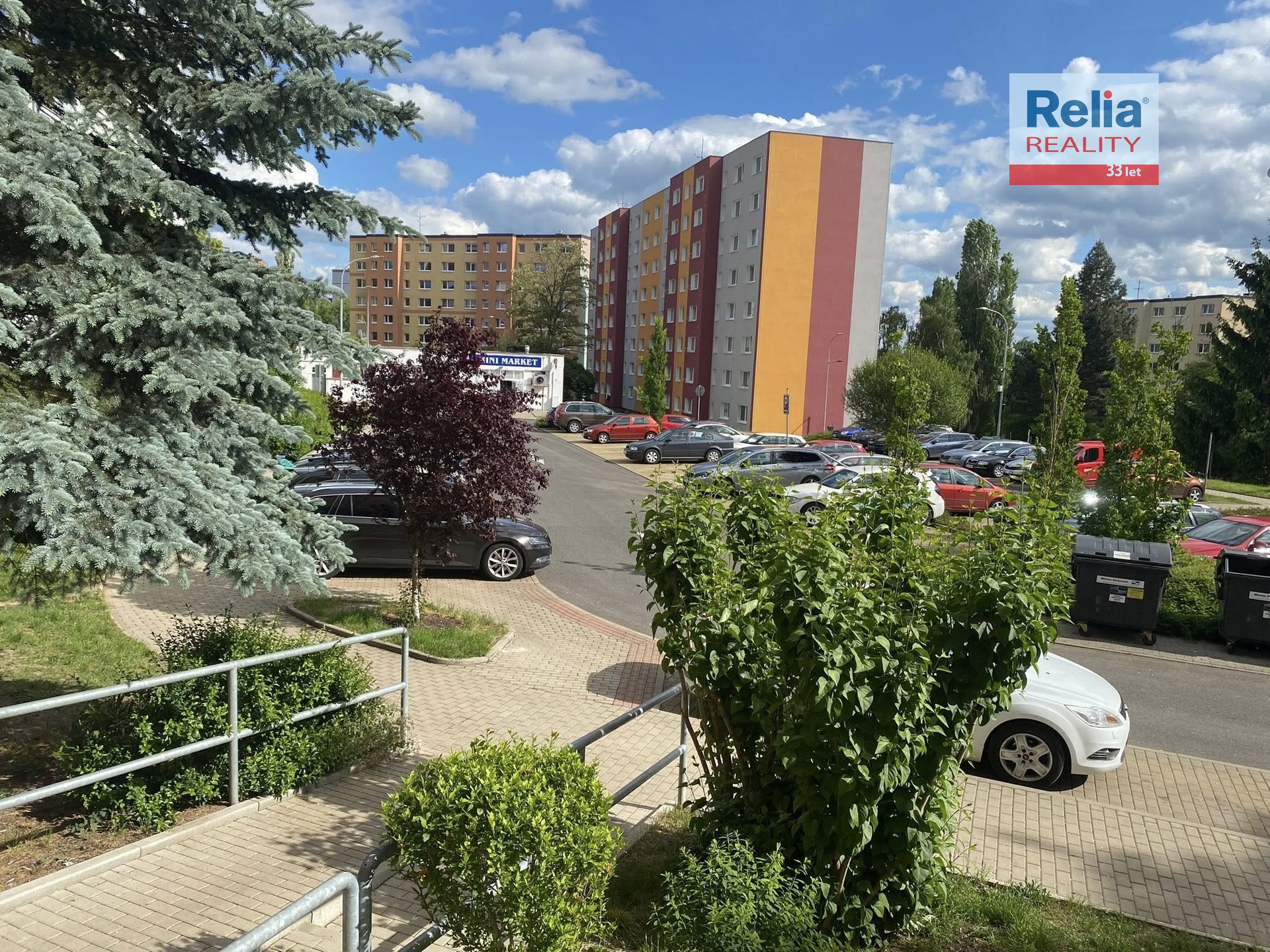 N50665_Před domem_1