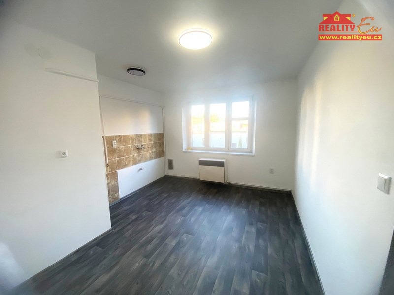 pokoj s přípravou pro kuchyňský kout