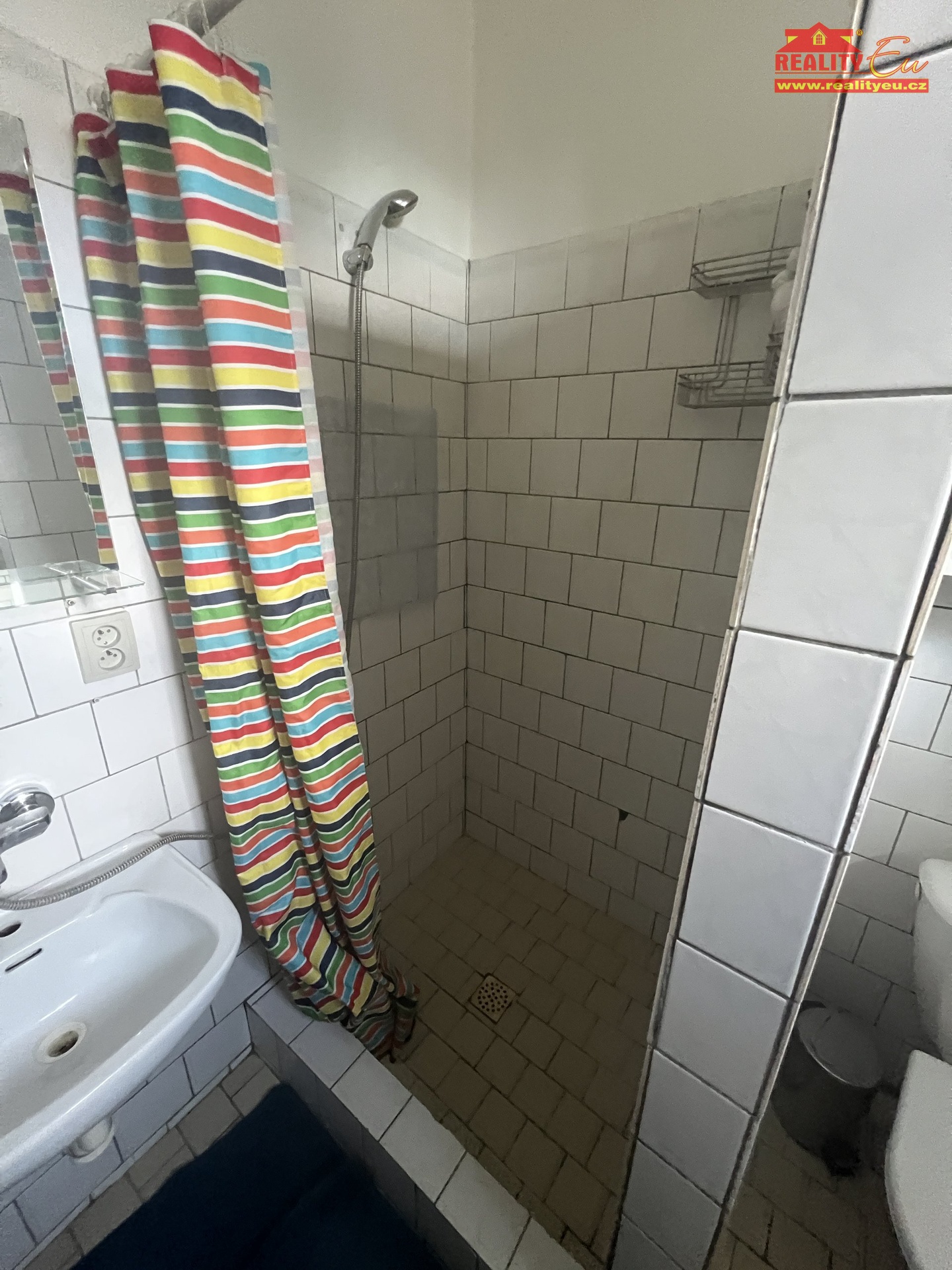 byt - sprchový kout