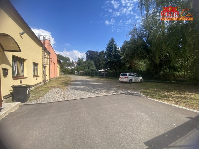 parkování v areálu