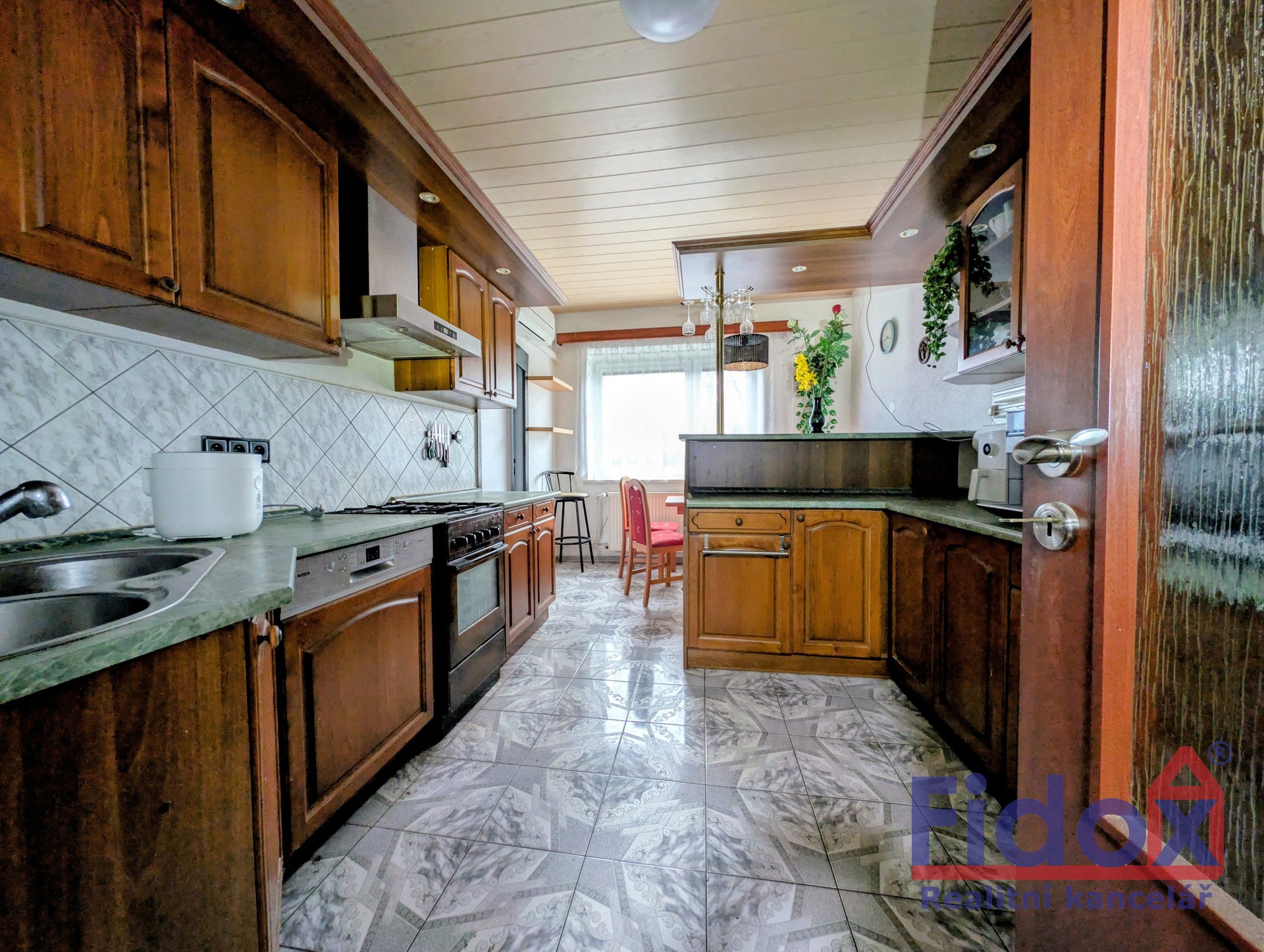 Přízemí kuchyně 1