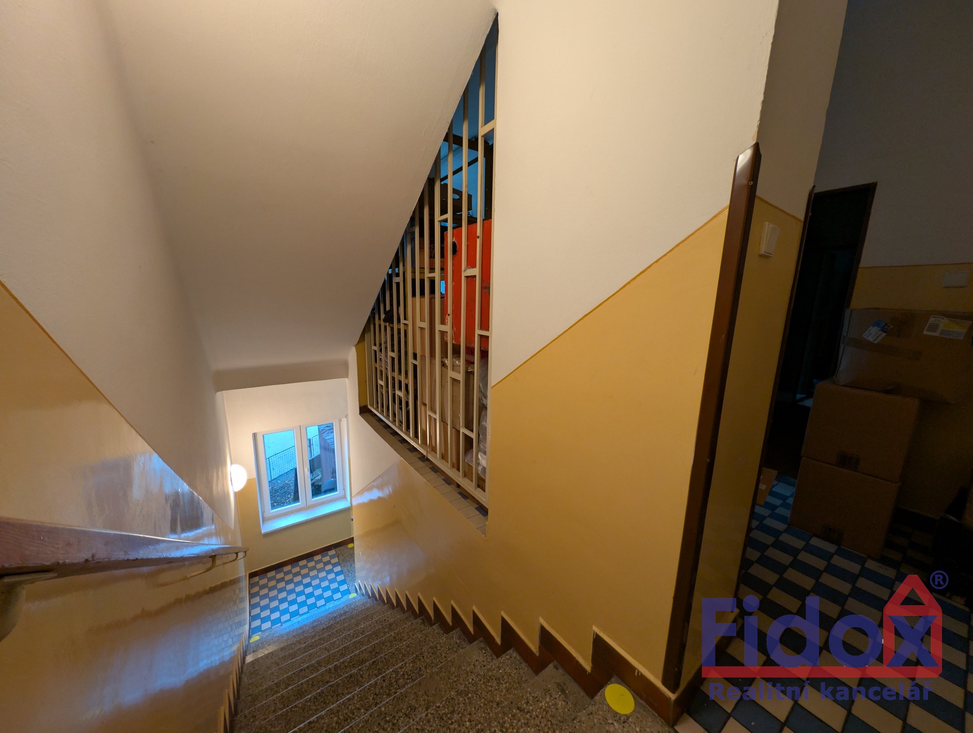2 podlaží schodiště 1