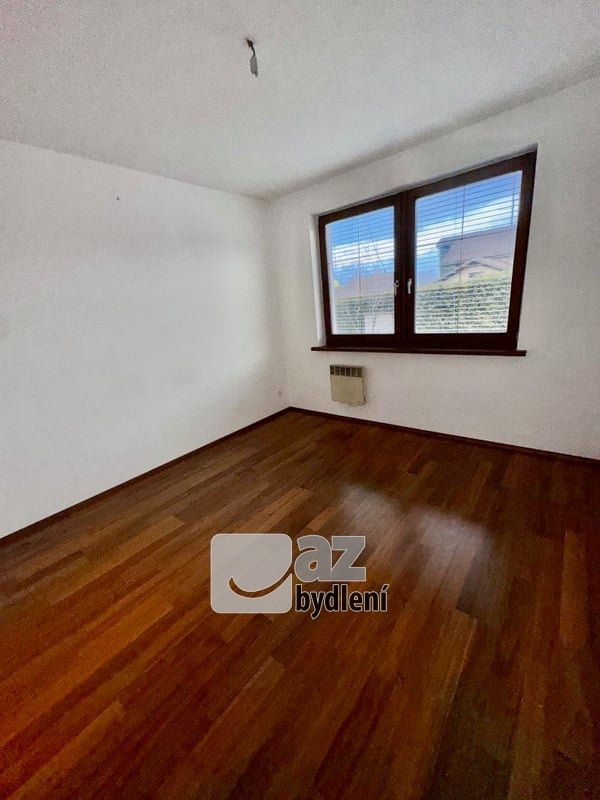 800x800wm1-7e85e-rd-s-fotovoltaikou-zahradou-a-kry