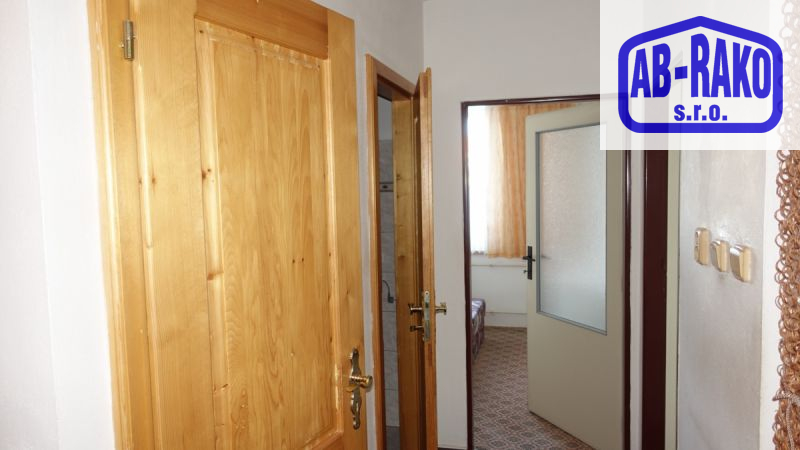 Byt 4+1 s balkonem a garáží ve zděné bytovce v N. Bystřici