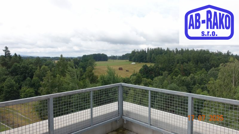 JEDINEČNÝ byt s terasou, balkonem a garáží v J. HR