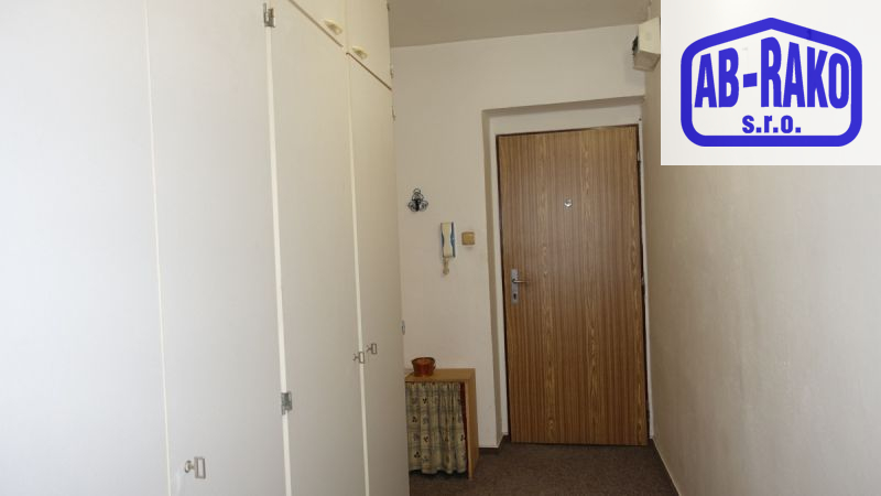 Byt 4+1 s balkonem a garáží ve zděné bytovce v N. Bystřici