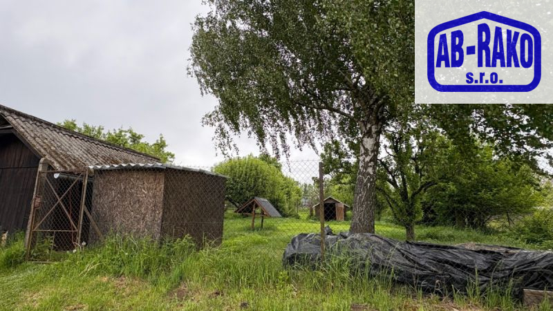 ZASTAVITELNÝ pozemek se zahradou na okraji Kunžaku