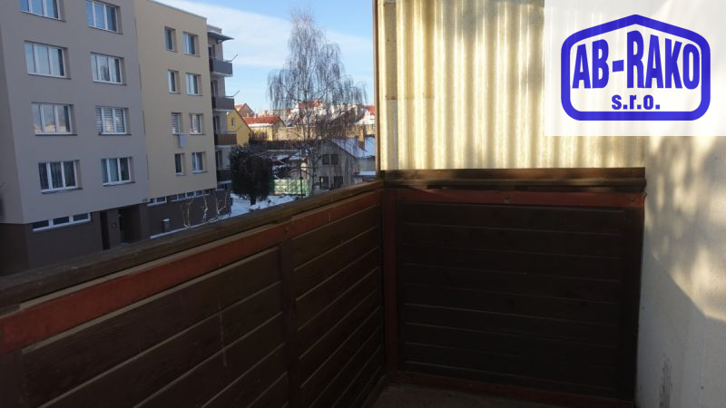 Byt 4+1 s balkonem a garáží ve zděné bytovce v N. Bystřici