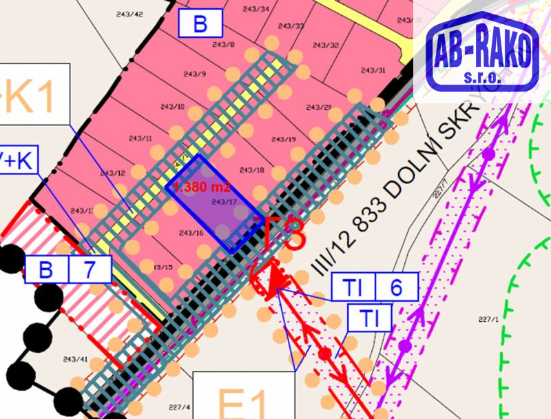 Dokonalý stavební pozemek se sítěmi na dohled J. Hradce