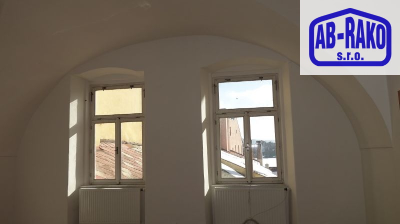 Výnosový byt 2+KK+šatna v histor. centru Jindřicho