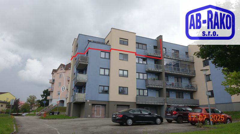 JEDINEČNÝ byt s terasou, balkonem a garáží v J. HR