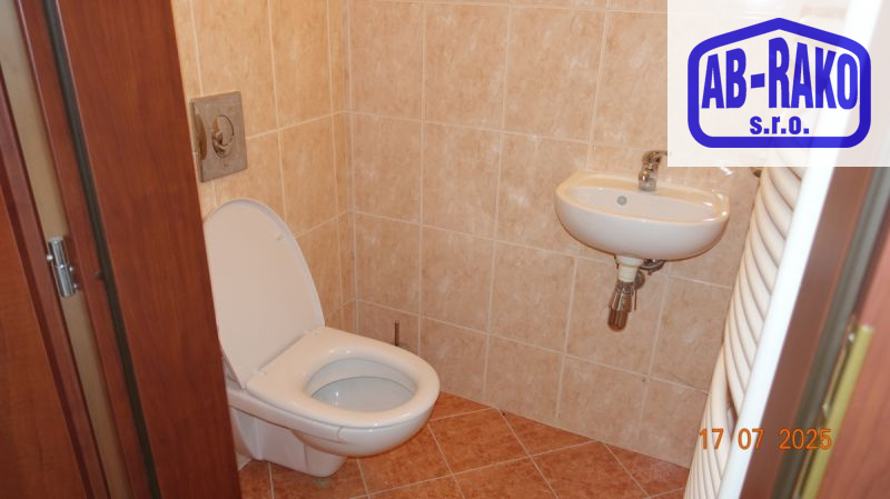 JEDINEČNÝ byt s terasou, balkonem a garáží v J. HR