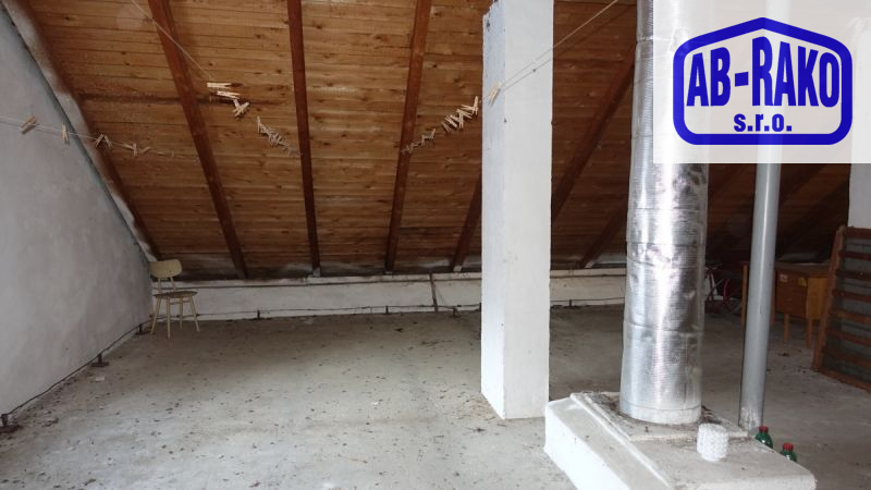 Byt 4+1 s balkonem a garáží ve zděné bytovce v N. Bystřici