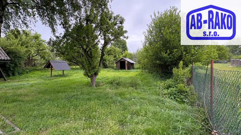 ZASTAVITELNÝ pozemek se zahradou na okraji Kunžaku