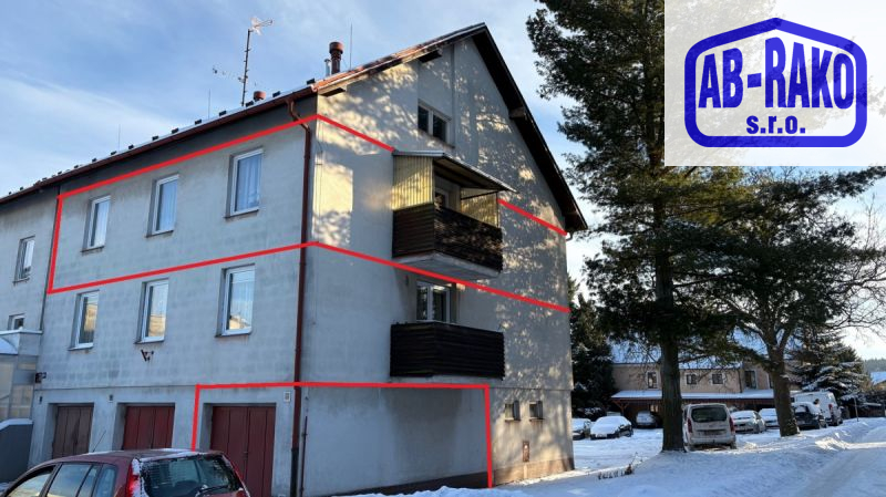 Byt 4+1 s balkonem a garáží ve zděné bytovce v N. Bystřici