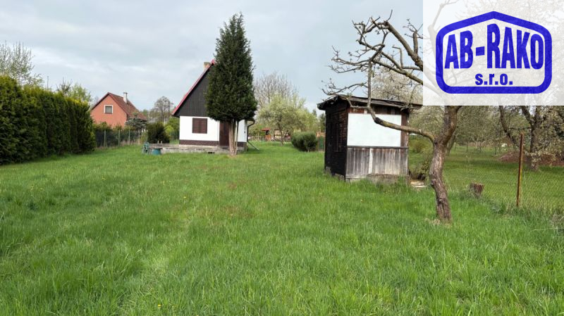 Zděná chata se vééélkou zahradou za Novou Včelnicí