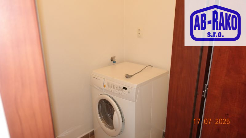 JEDINEČNÝ byt s terasou, balkonem a garáží v J. HR