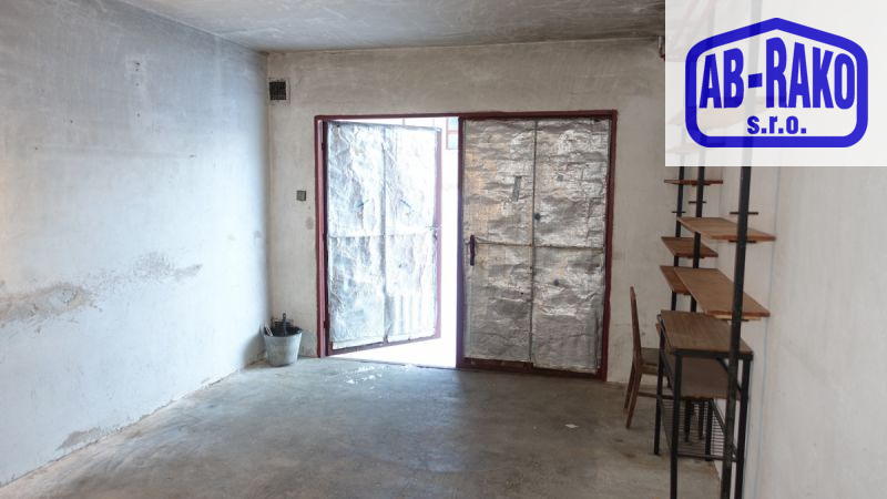 Byt 4+1 s balkonem a garáží ve zděné bytovce v N. Bystřici