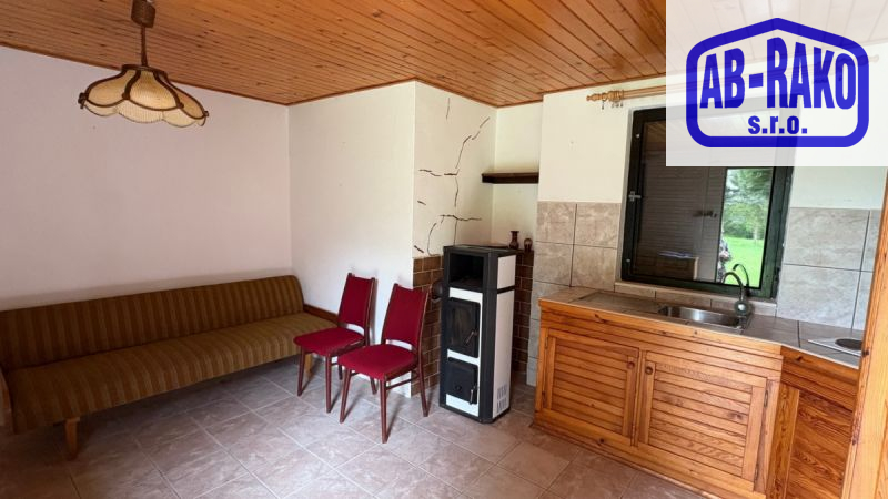 Zděná chata se vééélkou zahradou za Novou Včelnicí