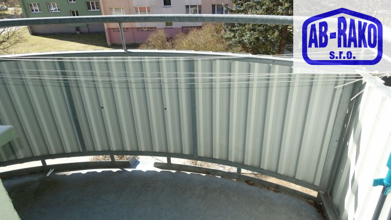 Praktický byt 3+1 s novým balkonem na Vajgaru v J.