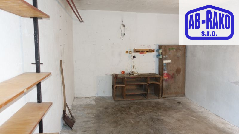 Byt 4+1 s balkonem a garáží ve zděné bytovce v N. Bystřici