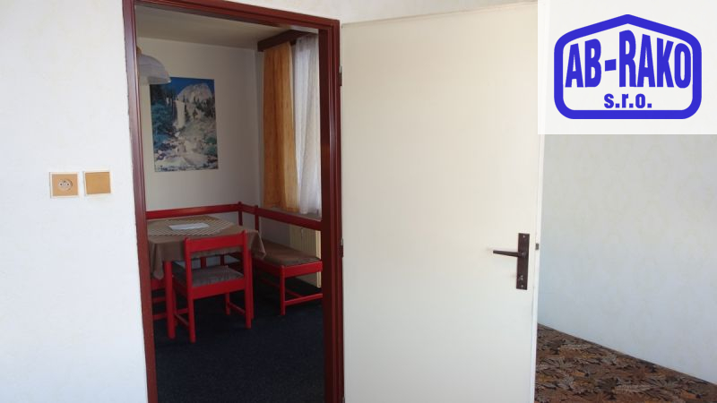 Byt 4+1 s balkonem a garáží ve zděné bytovce v N. Bystřici