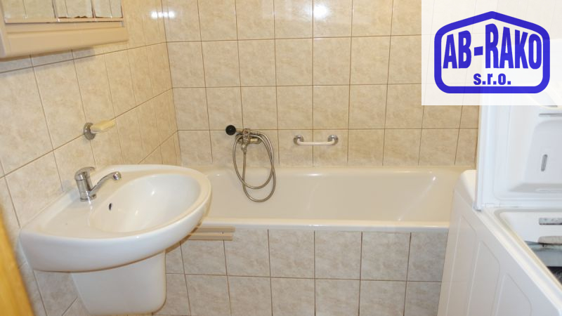 Byt 4+1 s balkonem a garáží ve zděné bytovce v N. Bystřici