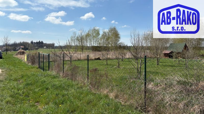 Dokonalý stavební pozemek se sítěmi na dohled J. H