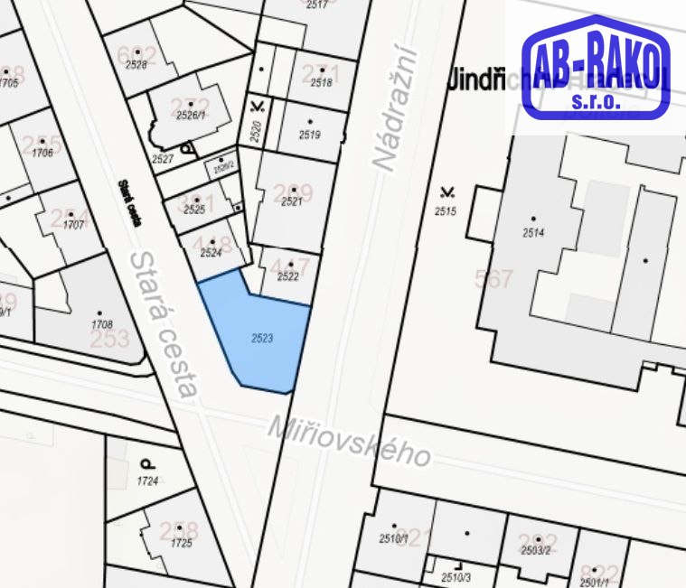 Unikátní pozemek v centru města JH - jen pro odváž