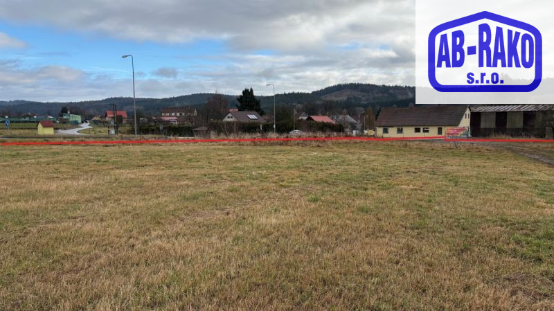 Větší zastavitelný pozemek s inž. sítěmi v Číměři