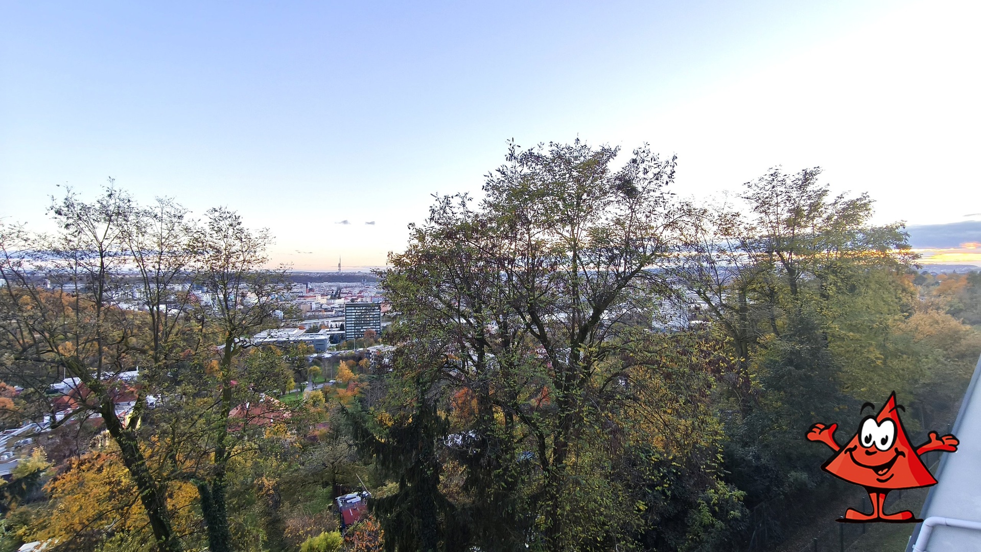 Pronájem bytu 5+1 v ulici Přádova, Praha 8 - výhle