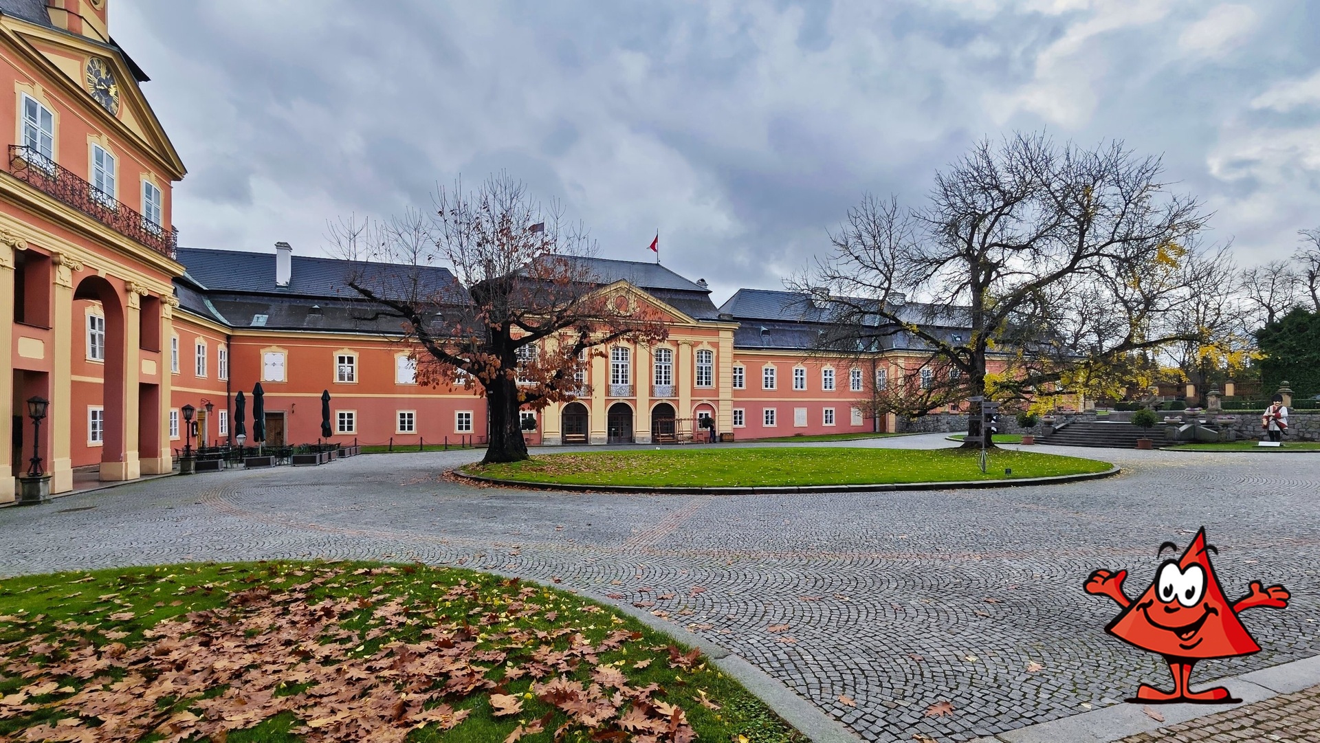 Pronájem zámecké restaurace zámku Dobříš - nádvoří