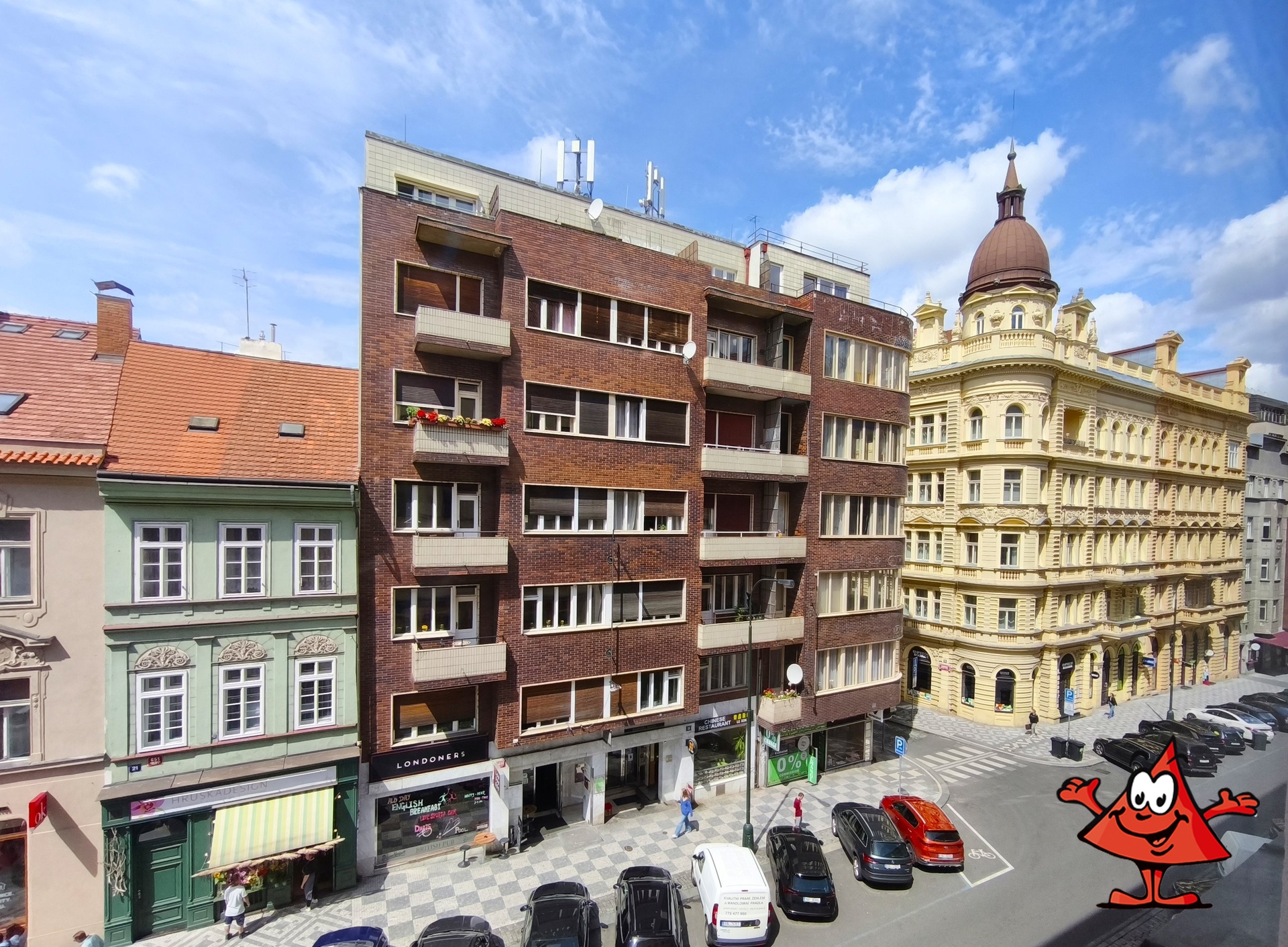 Na pronájem kanceláře 2+KK Štěpánská, Praha 1 - výhled z bytu