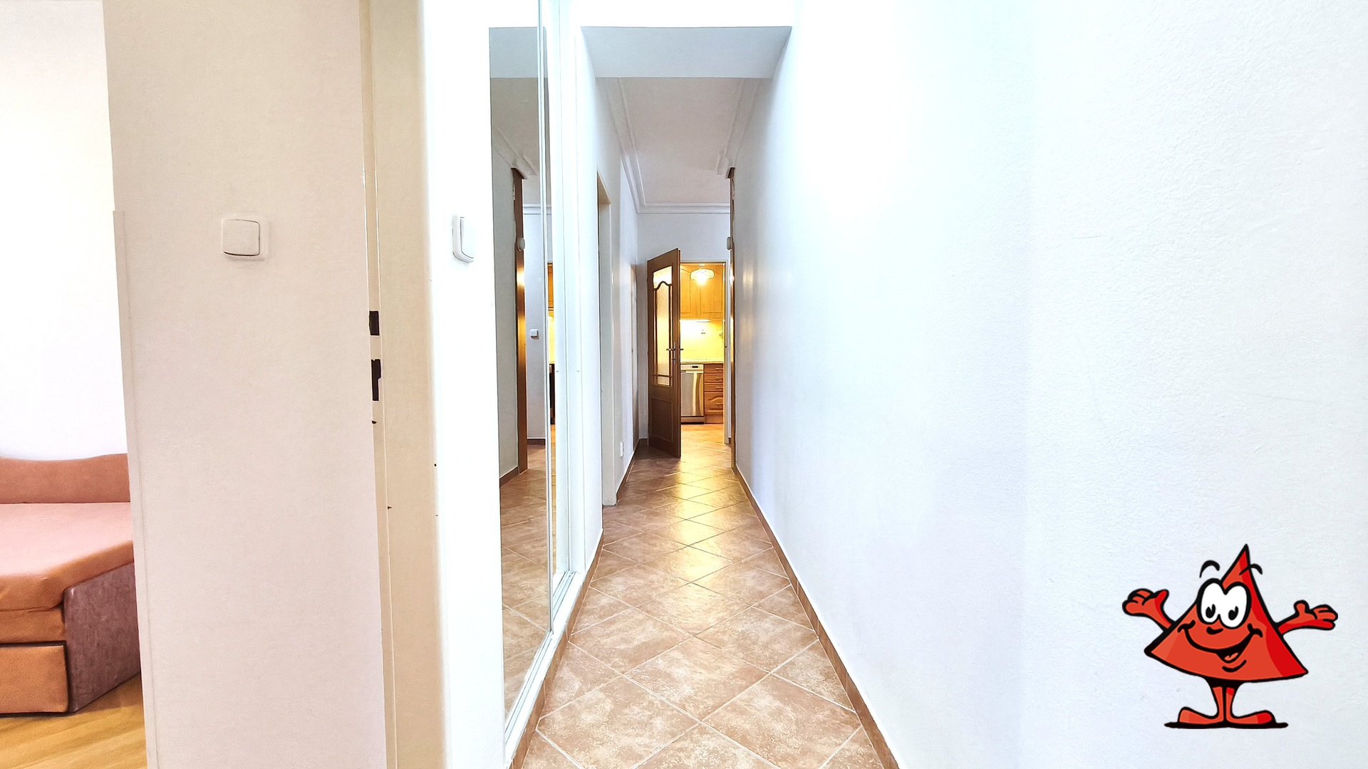 Pronájem bytu 5+1 v ulici Přádova, Praha 8 - chodb