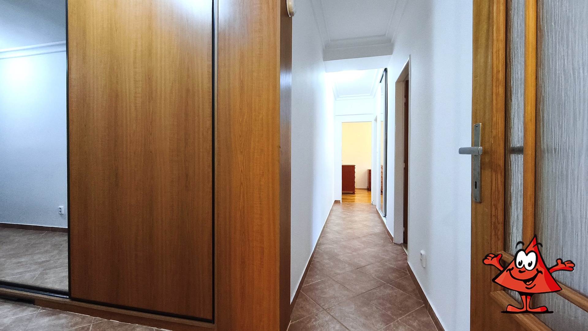 Pronájem bytu 5+1 v ulici Přádova, Praha 8 - chodb